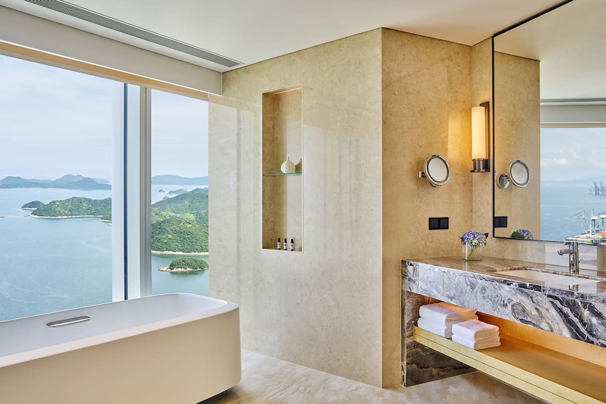 Separate bathtub and shower, deep-soaking bathtub, rainfall showerhead