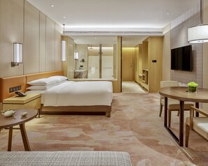 Phòng, 1 giường cỡ king | 1 phòng ngủ, bộ đồ giường kháng dị ứng, chăn bông, minibar 