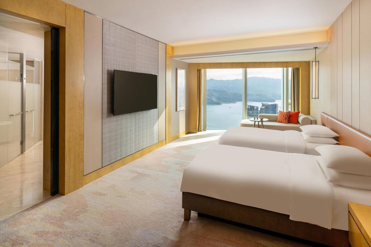 Kamar Deluks, 2 Tempat Tidur Twin, pemandangan samudra | Seprai antialergi, selimut bulu angsa, minibar, dan brankas