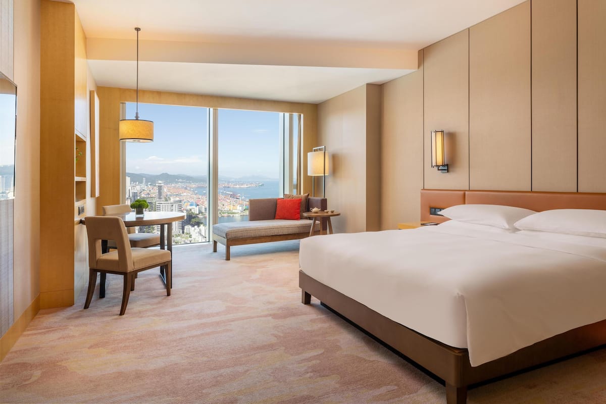 Room, 1 King Bed, Partial Ocean View | Hypo-allergenic bedding, down comforters, minibar, in-room safe