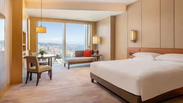 Habitación, 1 cama King size, vista parcial al océano | Ropa de cama hipoalergénica, edredón y minibar