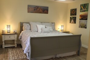 1 Schlafzimmer, Betten mit Memory-Foam-Matratzen, Schreibtisch