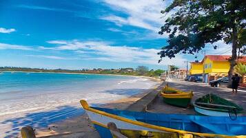 Una spiaggia nelle vicinanze