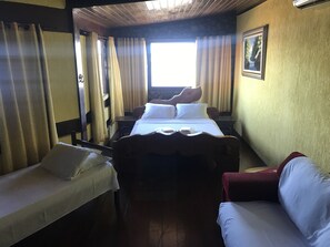 In-room safe, blackout drapes, soundproofing, rollaway beds - Paratibela Pousada (Anchieta)