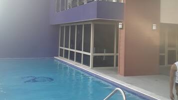 Kolam renang outdoor