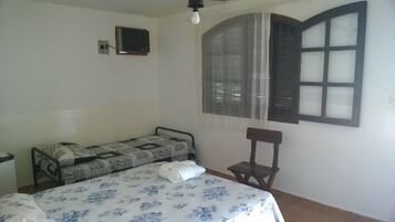 Suite (Tripla) | 1 bedroom, minibar, free WiFi, bed sheets