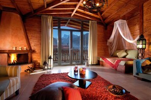 高级四人房 | 埃及棉床单、高档床上用品、羽绒被、泰普尔床垫