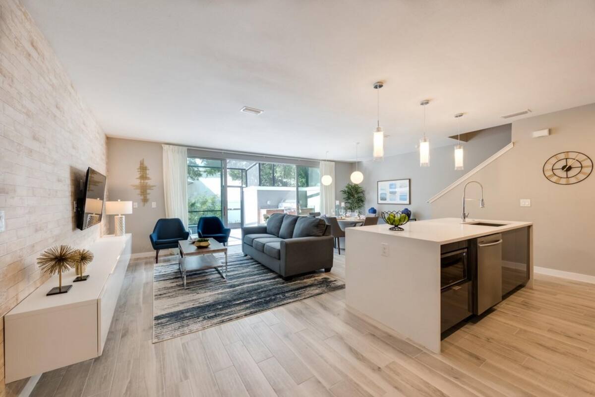 Appartement, 4 slaapkamers | Woonkamer | Een smart-tv