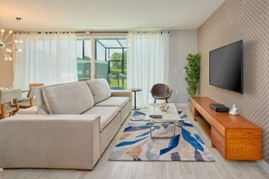 Condo, 4 quartos | Sala de estar | Smart TV