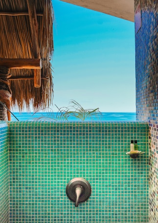 Large Casita #1 Ocean View | Bathroom | Shower, free toiletries, hair dryer, towels