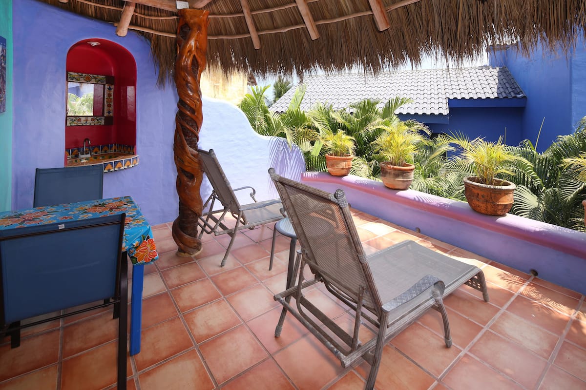 Casita #2 Garden View | In-room safe, iron/ironing board, free WiFi, bed sheets