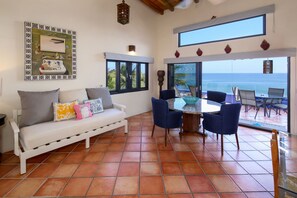 Casita #9 Ocean View | ตู้นิรภัยในห้องพัก, เตารีด/โต๊ะรีดผ้า, Wi-Fi ฟรี, ผ้าปูที่นอน
