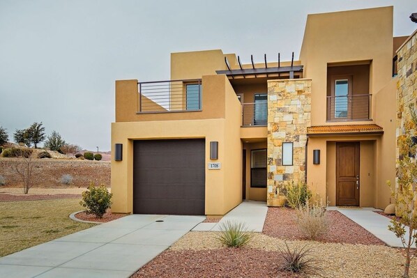 المنشأة من الخارج