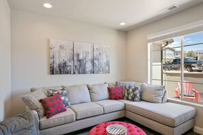 Townhome, 3 Bedrooms | Living area