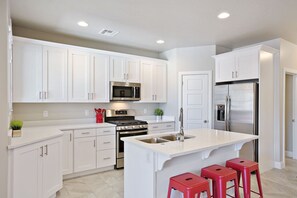Townhome, 3 Bedrooms | Private kitchen | Fridge, microwave, oven, dishwasher - Southern Adobe by RedAwning (Washington)