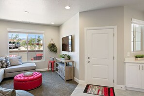 Townhome, 3 Bedrooms | Interior