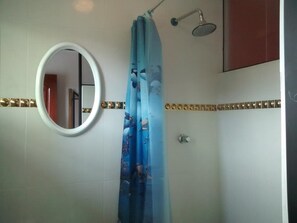 Basic Single Room | Bathroom shower - Hotel El Eden de Adan y Eva (Andahuaylas)