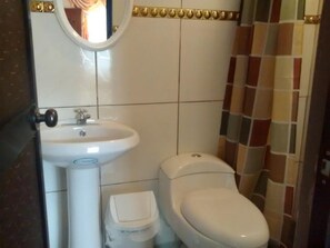 Basic Single Room | Bathroom