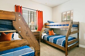3 habitaciones y espacio para trabajar con laptop 