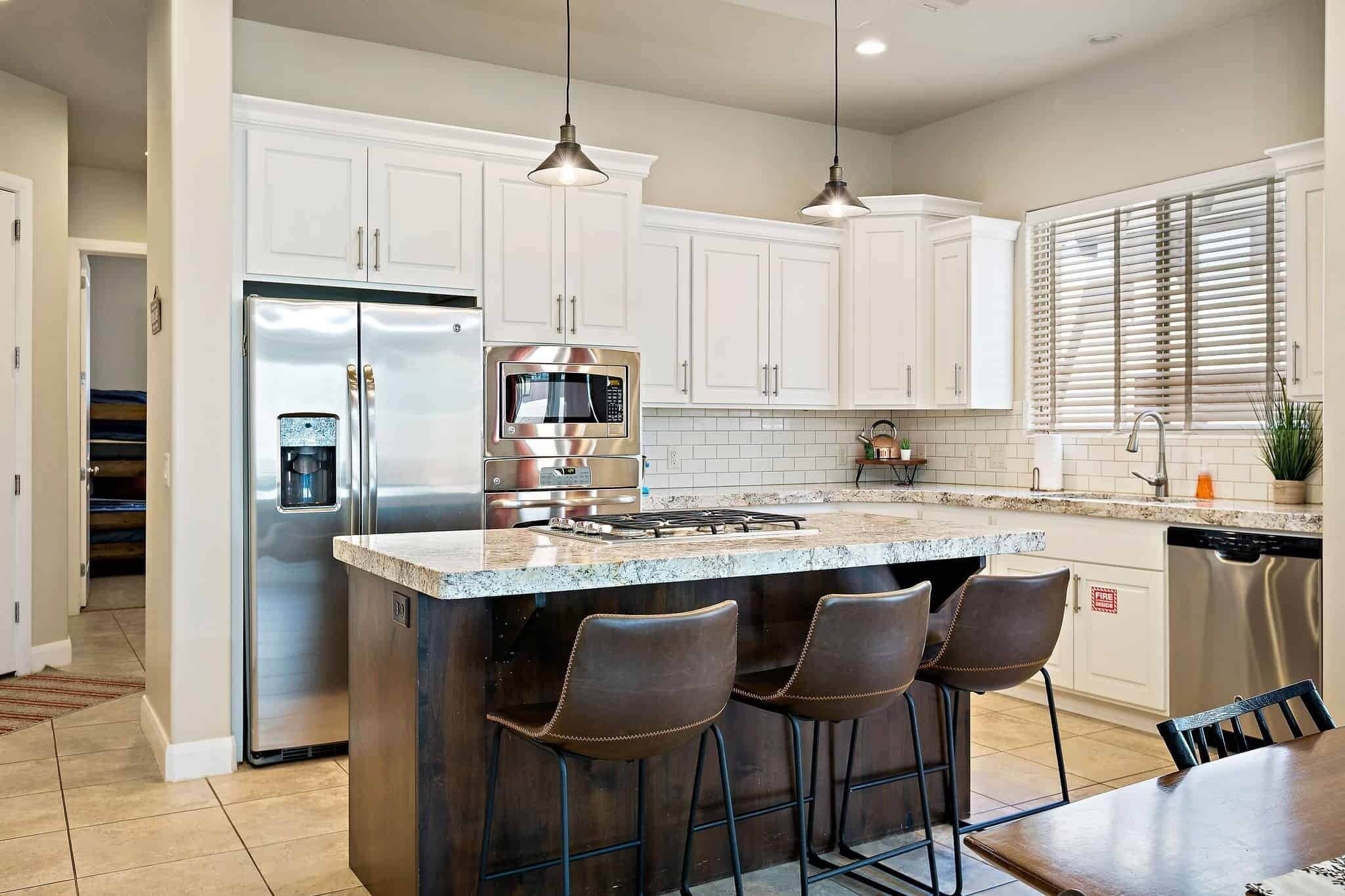 Townhome, 3 Bedrooms | Private kitchen | Fridge, microwave, oven, coffee/tea maker