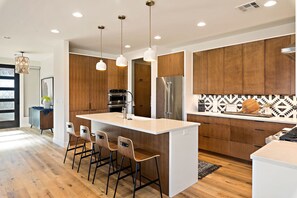 Rumah, 3 kamar tidur | Dapur pribadi | Lemari es, microwave, oven, dan mesin pembuat kopi/teh