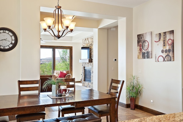 Townhouse, 3 kamar tidur | Tempat makan