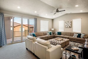House, 4 Bedrooms | Living area | Smart TV