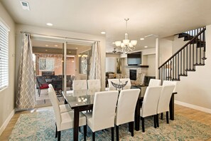 Casa, 4 habitaciones | Restaurantes