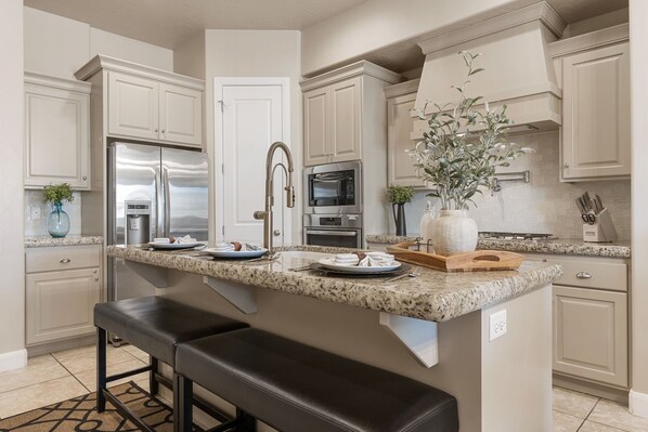 Townhome, 3 Bedrooms | Private kitchen