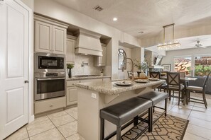Townhome, 3 Bedrooms | Private kitchen | Fridge, microwave, oven, coffee/tea maker