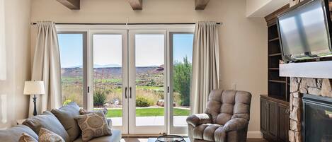 Townhome, 3 Bedrooms | Living area | 36-inch Smart TV with cable channels, TV