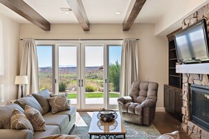 Townhome, 3 Bedrooms | Living area | 36-inch Smart TV with cable channels, TV