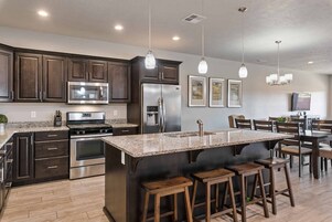 Refrigerador, microondas, horno, cafetera/tetera