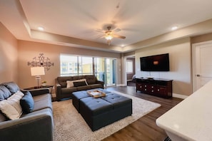 Condo, 3 Bedrooms | Living area