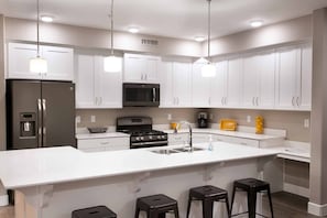 Condo, 3 Bedrooms | Private kitchen