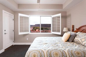 Condo, 3 Bedrooms