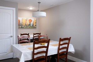 Condo, 3 Bedrooms | Dining