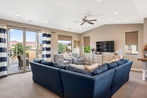 独立别墅, 4 间卧室 | 起居区 | 36-英寸电视（配备有线频道）