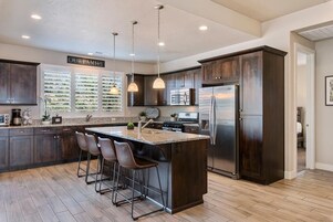 Refrigerador, microondas, horno, lavavajillas