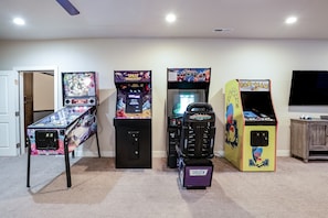 Maison, 5 chambres | Salle de jeux