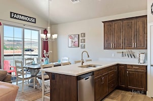 Casa adosada, 3 habitaciones | Cocina privada | Frigorífico, microondas, horno y cafetera o tetera