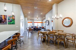 Condo, 4 Bedrooms | Dining