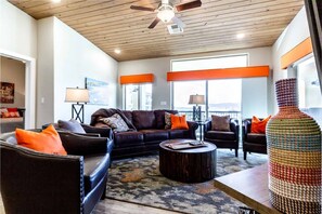 Condo, 4 Bedrooms | Interior