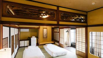 Shared Dormitory (Superior Japanese Style) | 1 bilik tidur, bar mini, dihias secara berasingan, meja