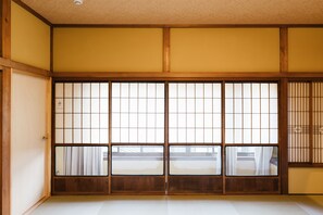 特色共用宿舍 (Japanese Style) | 1 間臥室、迷你吧、獨特裝潢、書桌