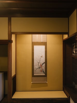 Dormitorio compartido superior (Superior Japanese Style) | 1 habitación, minibar, decoración personalizada y escritorio 