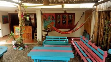 واي فاي مجانًا وملاءات أسرّة