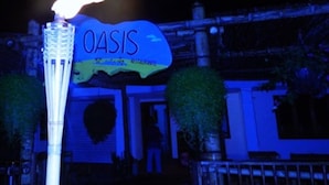 A flaming torch in front of a restaurant named 'Oasis'. - Oasis Hostal Restaurante (Maicao)