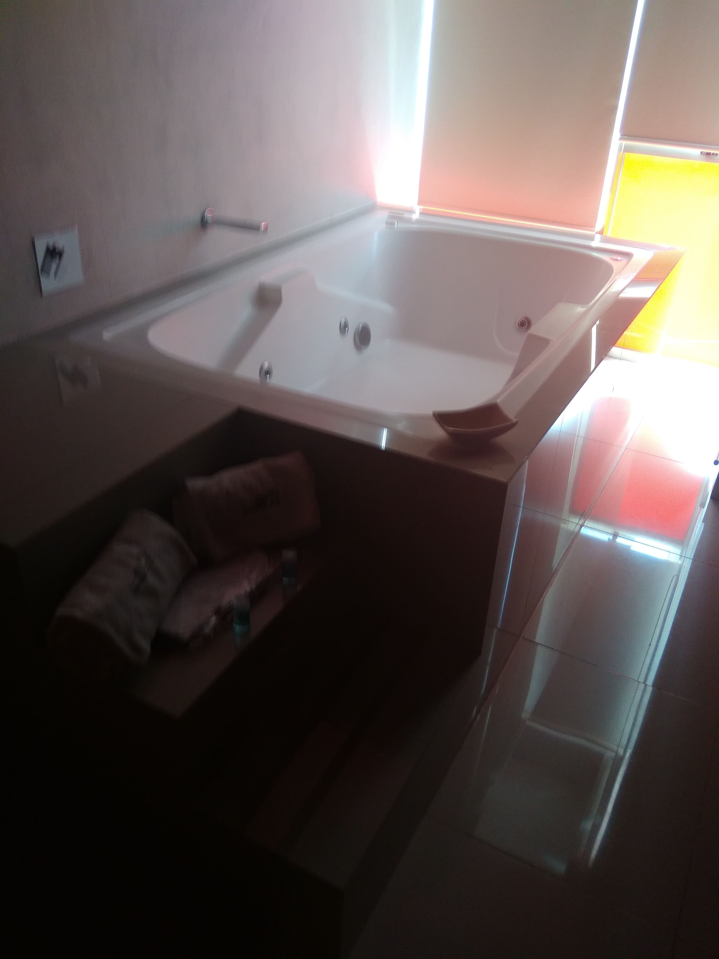 deep-soaking bathtub