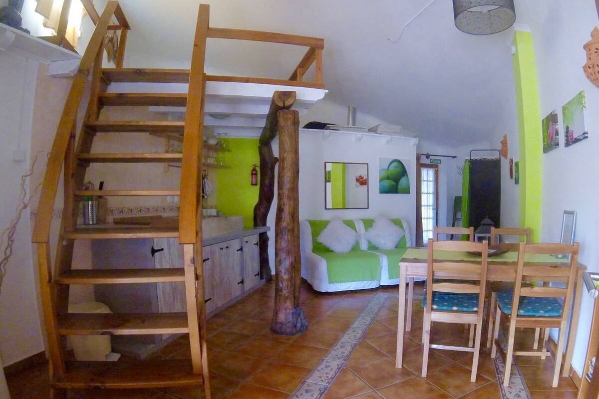 Romantic Studio, Balcony (3) | Private kitchen | Fridge, microwave, stovetop, coffee/tea maker